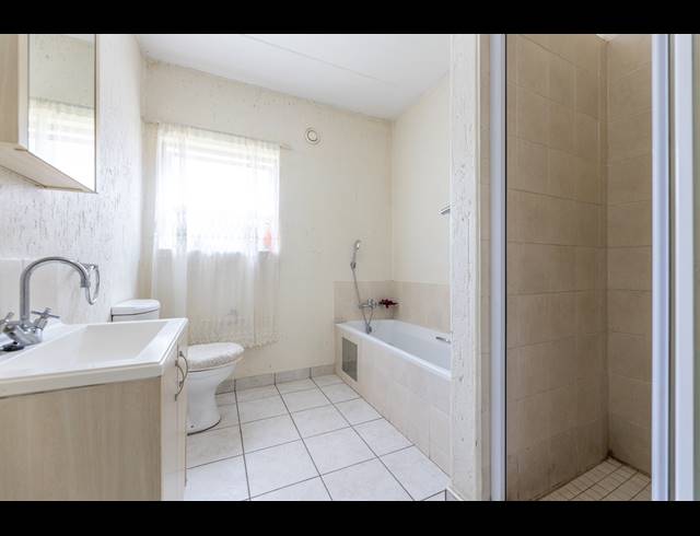 2 BEDROOM SECTIONAL TITLE FOR SALE IN DOUGLASDALE